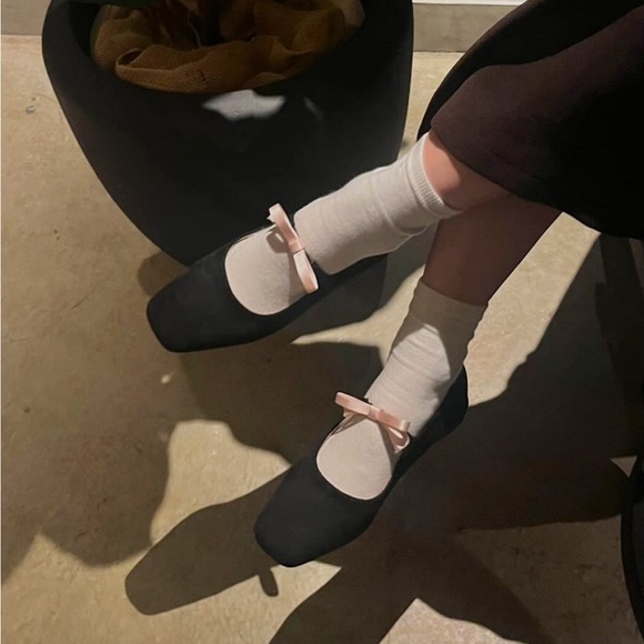 Black Mary Jane Flats with Pink Bow - Picture 4 of 9